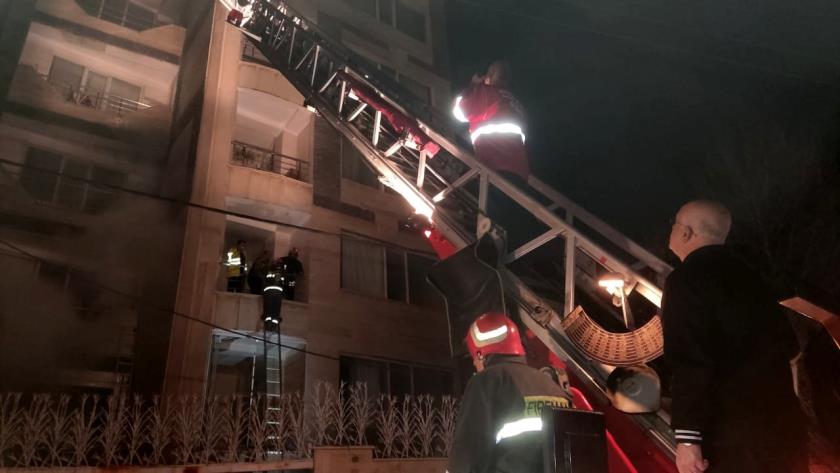 Iranpress: Blaze raging in a 9-story building in Iran