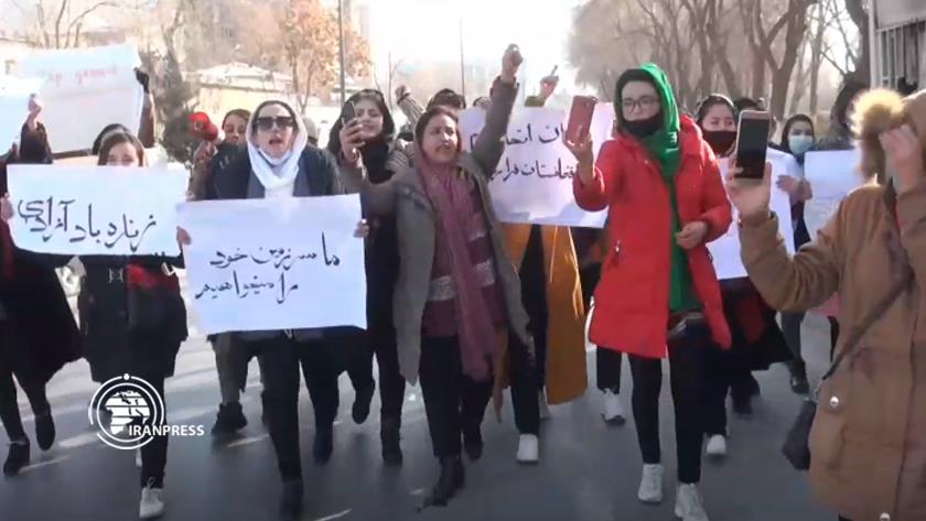 Iranpress: Afghan women hold rally in Kabul