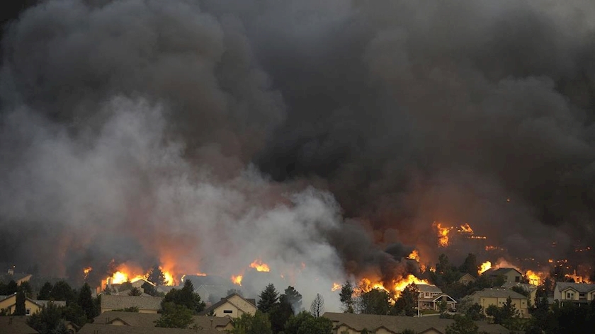 Iranpress: Wildfire forces more than 30,000 people to flee Colorado towns