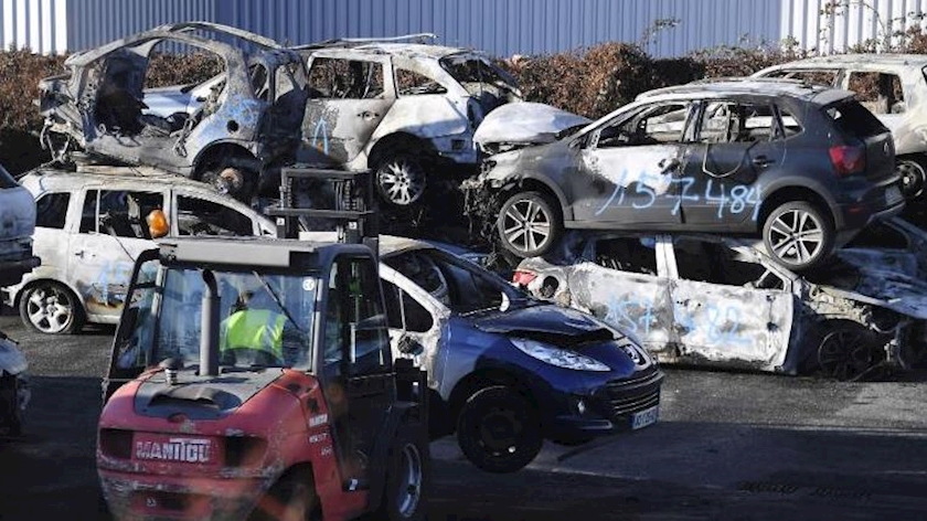 Iranpress: Hundreds of cars were torched in France on New Year