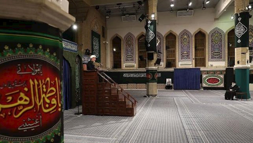 Iranpress: Leader attends 3rd night of ceremonies on martyrdom anniversary of Lady Fatima Zahra