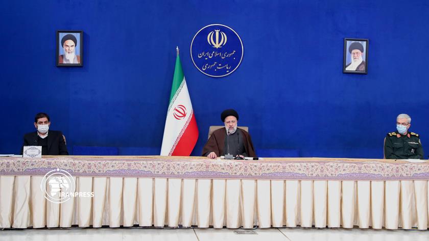 Iranpress: There is no shortage in supply of domestic, imported vaccines: Raisi