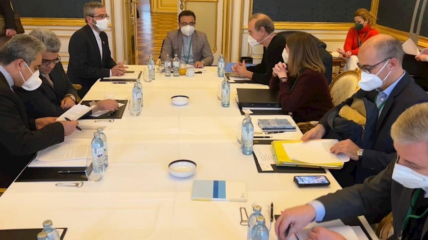 Iranpress: Iran chief nuclear negotiator meets EU
