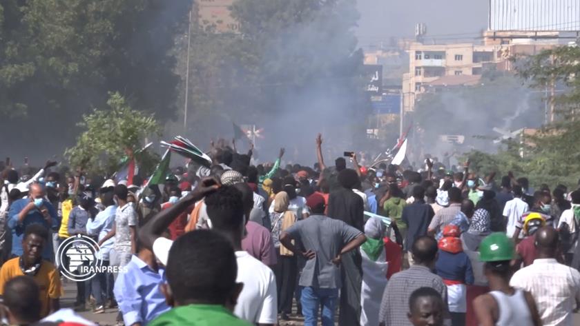 Iranpress: Sudanese protest against military rule