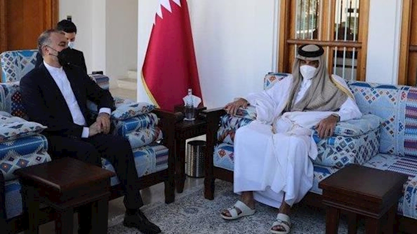Iranpress: Iran Foreign Minister, Qatari Emir meet in Doha