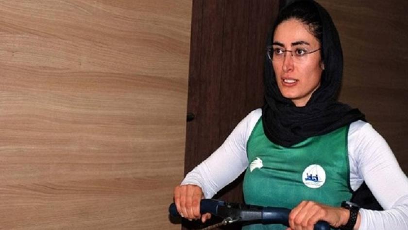 Iranpress: Iranian woman wins silver in virtual rowing competitions in Asia