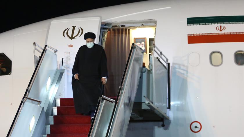 Iranpress: Raisi arrives in Tehran following visit to Russia