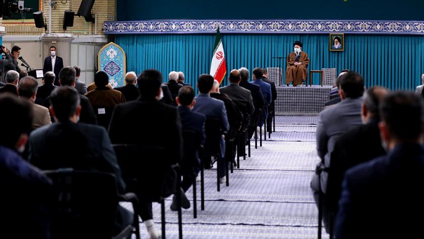 Iranpress: Leader receives eulogists