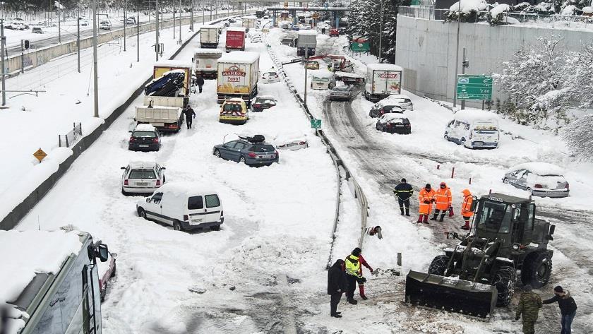 Iranpress: Thousands stranded as snow brings travel chaos to Turkey