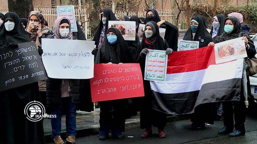 Iranpress: Iranian students rally outside UN office in Tehran in support of Yemen