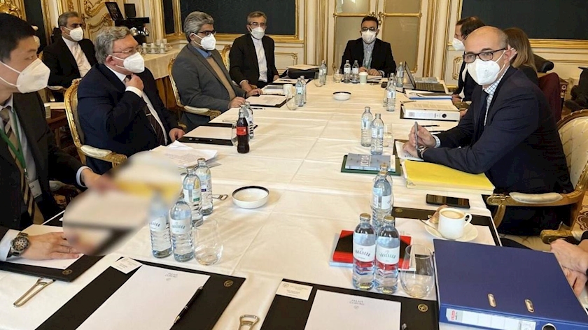 Iranpress: P4+1, Iran finalizing Vienna talks text on removal of sanctions