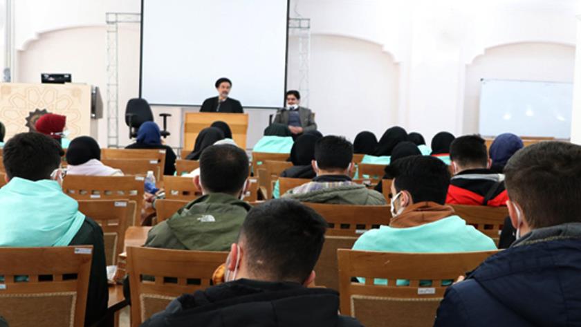 Iranpress: Razavi University of Islamic Sciences hosts Turkish students