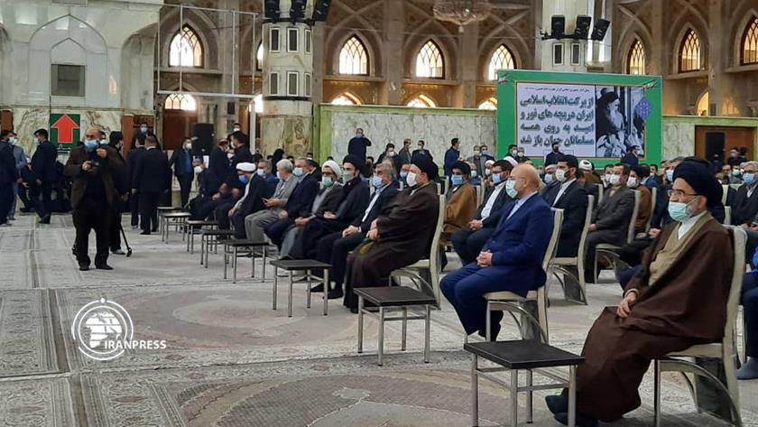 Iranpress: Iranian MPs renew allegiance with Imam Khomeini