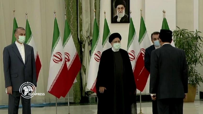 Iranpress: World ambassadors congratulate President Raisi on 43rd anniv. of Islamic Revolution Victory