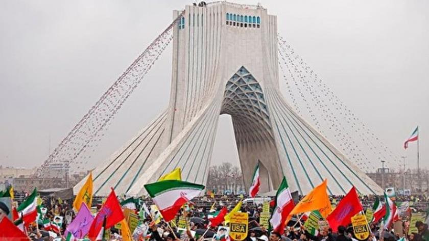 Iranpress: Iranians call for unity and avoid division in Bahman 22 rallies