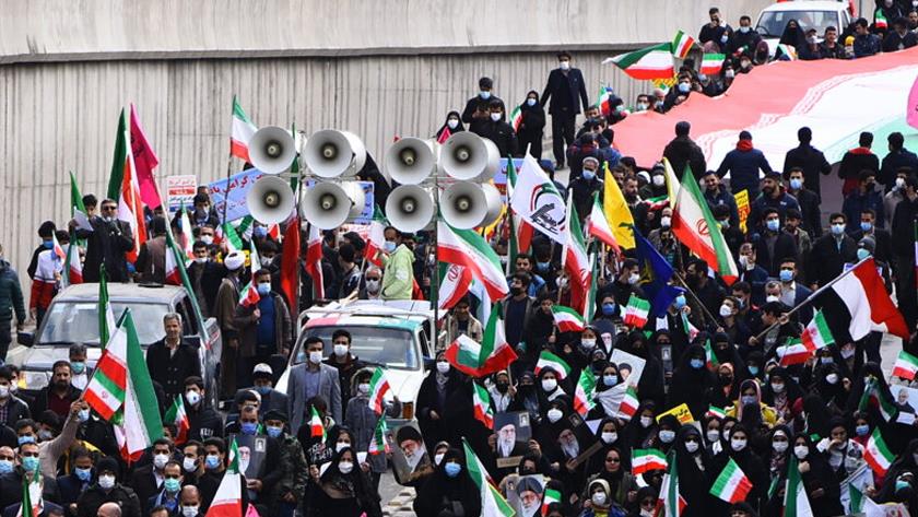 Iranpress: Iranians celebrate 43rd Islamic Revolution anniv. with solidarity