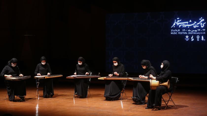 Iranpress: In Pictures: Iranian vocational school girls perform at Fajr Music Festival 