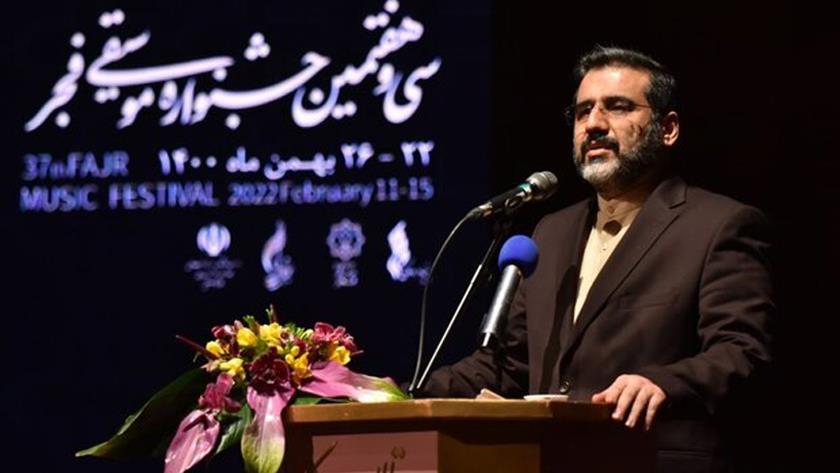 Iranpress: Iranian artists most honorable part of society: Culture Minister