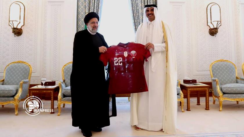 Iranpress: Qatari Emir presents Qatar national football team