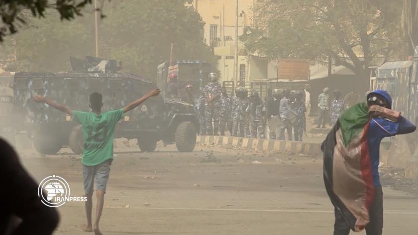 Iranpress: Sudanese police attack peaceful protesters in Khartoum