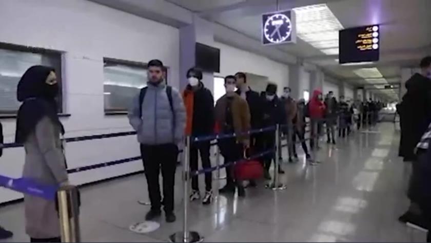 Iranpress: First group of Iranians living in Ukraine arrived in Tehran