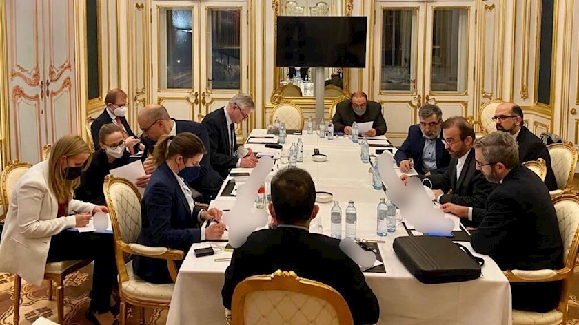 Iranpress: Intensive talks continue between Iranian delegation and Europeans in Vienna