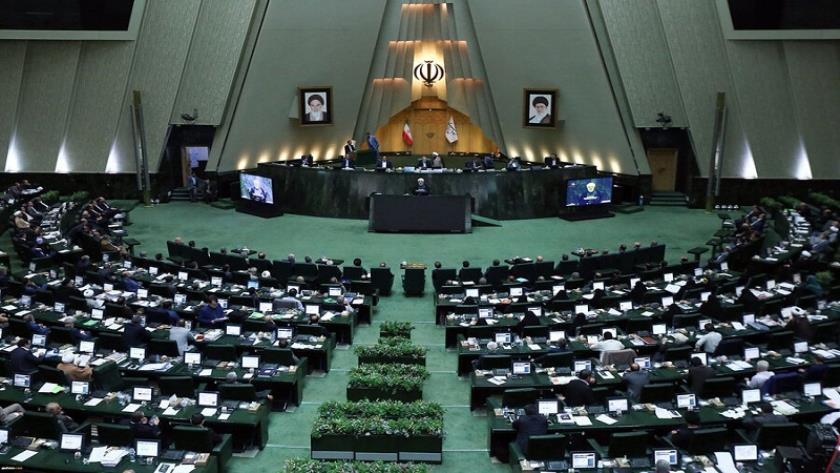 Iranpress: Iranian Parliament addresses amendment of budget bill