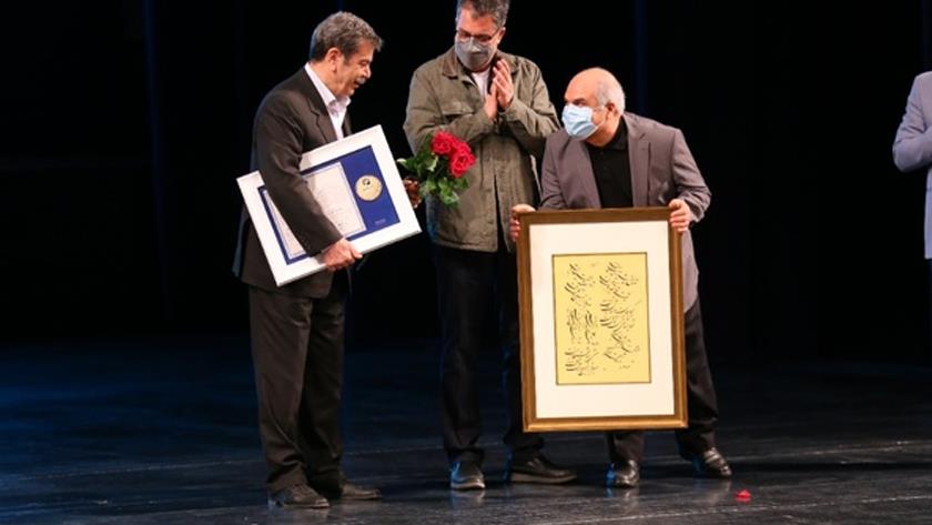 Iranpress: UNESCO High Medal awarded to winners of Nezami Ganjavi Fest. 