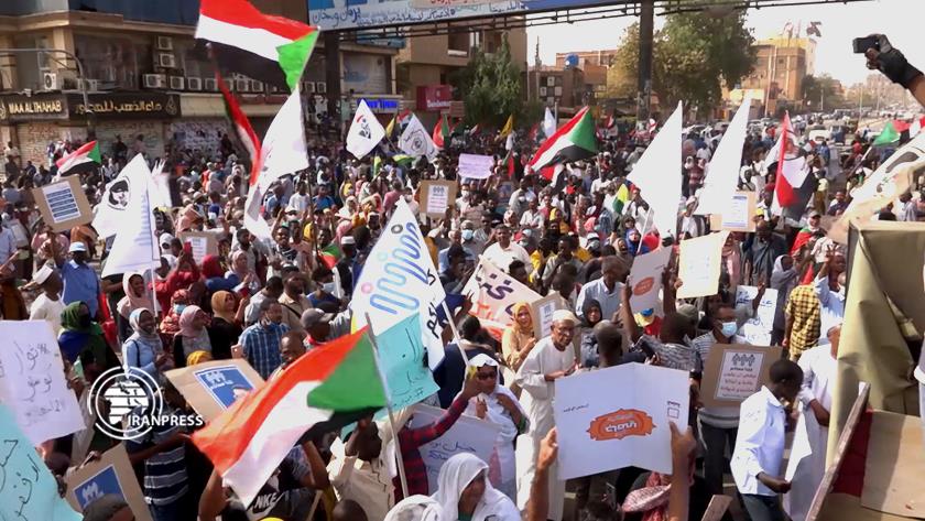 Iranpress: Sudanese demonstrations; military rule has no legitimacy 