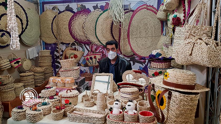Iranpress: Iranian ethnic groups festival, shows cultural diversity, handicrafts