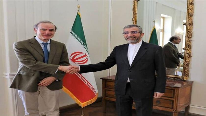 Iranpress: Bagheri meets Mora to talk about lifting sanctions