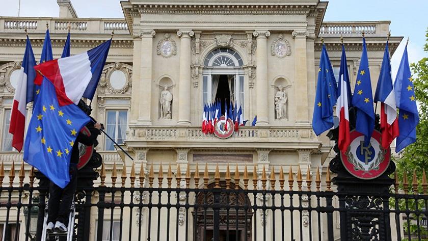 Iranpress: France announces expulsion of 35 Russian diplomats