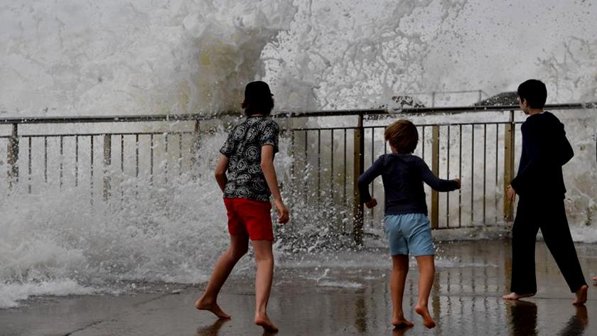 Iranpress: Heavy rains in Sydney flood downtown streets, trigger evacuations