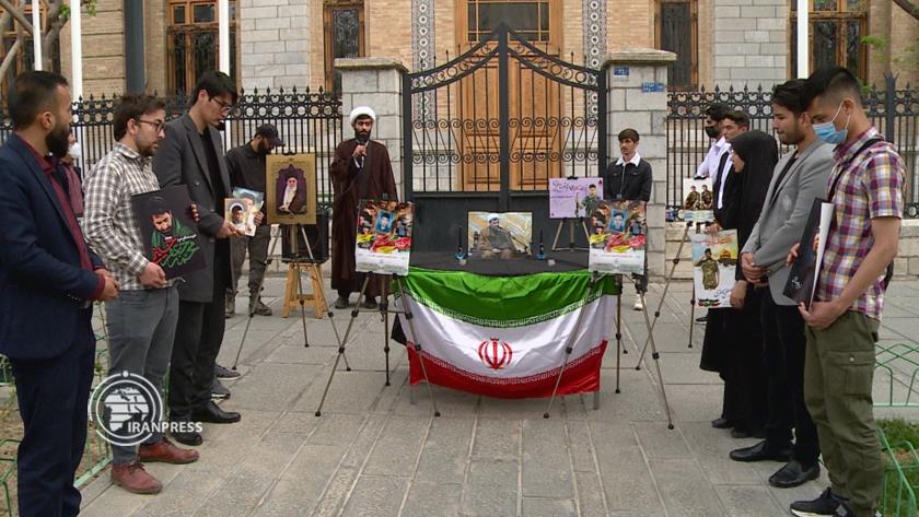Iranpress: Afghan nationals condemn stabbing in Mashhad