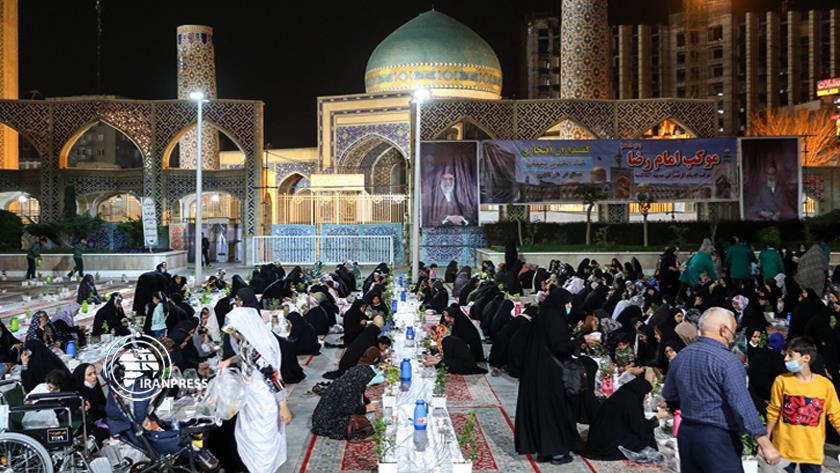Iranpress: Imam Reza holy shrine to distribute 1.5m Iftar meals