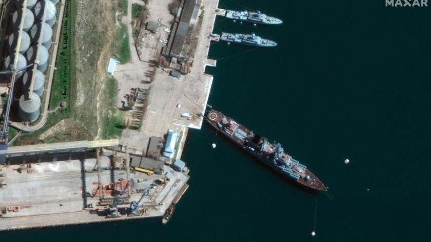 Iranpress: Russian Moskva warship sinks: Defense Ministry