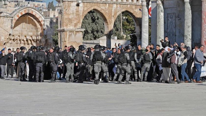 Iranpress: Israeli raid on al-Aqsa Mosque; 150 injured, 400 arrested