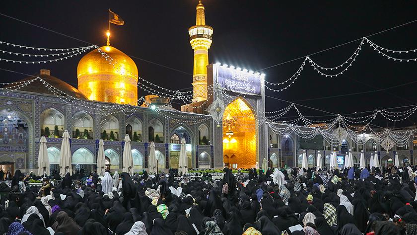 Iranpress: First Night of Qadr ceremony held in Imam Reza holy shrine 