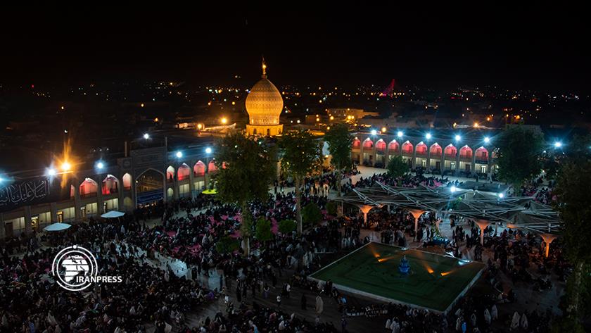 Iranpress: Iranians keep vigil during 2nd  night of Qadr  in holy shrine of Shahcheragh 