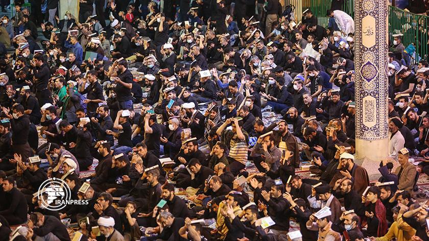 Iranpress: 2nd holy night of Qadr observed in holy shrine of Fatima Masoumeh (AS)
