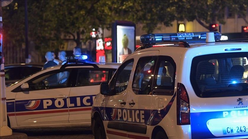 Iranpress: French Police open fire on car in Paris, killing 2 people