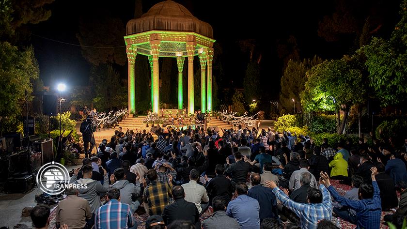 Iranpress: People of Shiraz, Tabriz  observe third holy night of Qadr