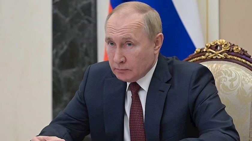 Iranpress: Putin promises lightning response to strategic threats to Russia