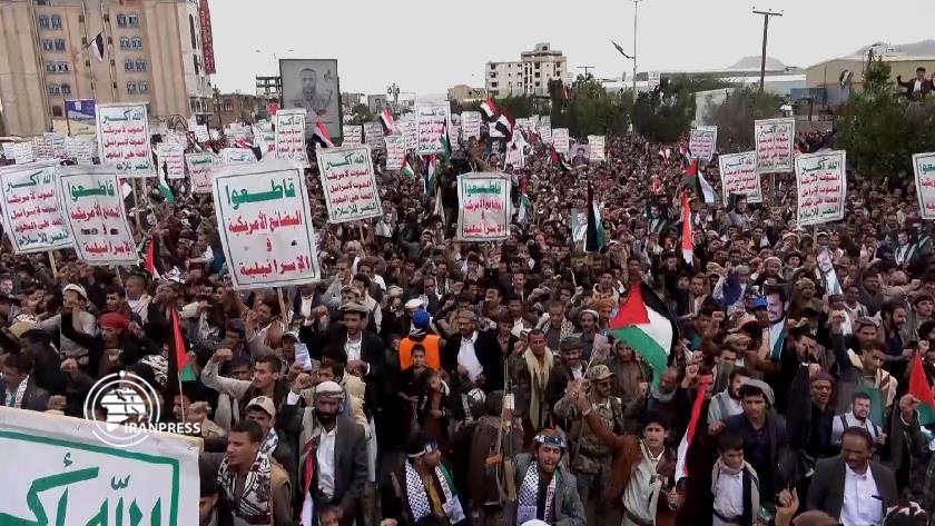 Iranpress: Millions of Yemeni people rally on Quds Day to support Palestine