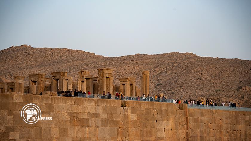 Iranpress: Shiraz Week; presence of tourists in Persepolis 