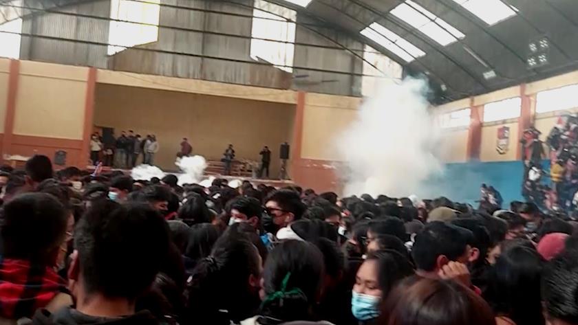Iranpress: Student stampede in Bolivia leaves 74 killed, injured 