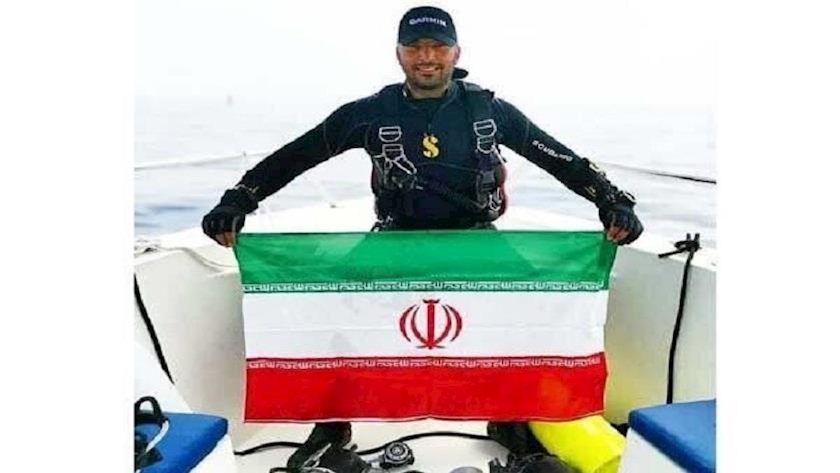 Iranpress: Iranian divers break deep-diving national record