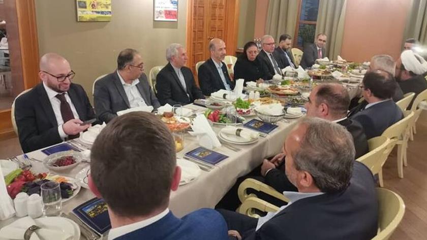 Iranpress: Iran, Armenia stress development of relations