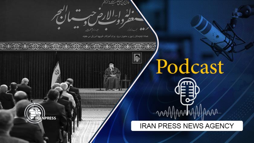 Iranpress: Leader highlights teachers’ role in building identity for students