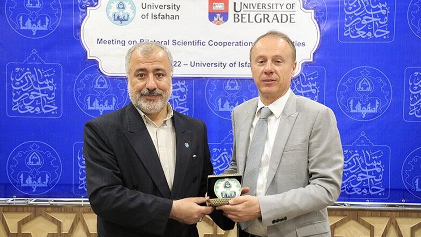 Iranpress: Belgrade University calls for more cooperation with Isfahan University